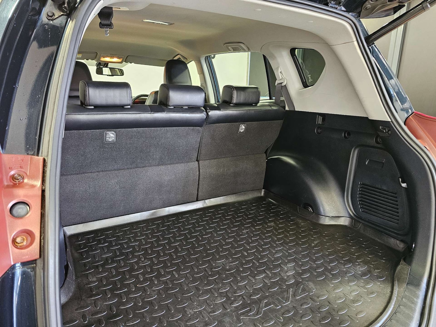 Used Toyota RAV4 2015 for sale - 76972402: Photo 51