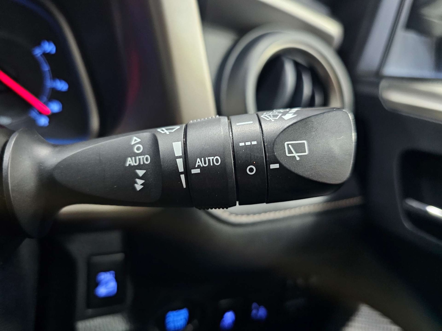 Used Toyota RAV4 2015 for sale - 76972402: Photo 60