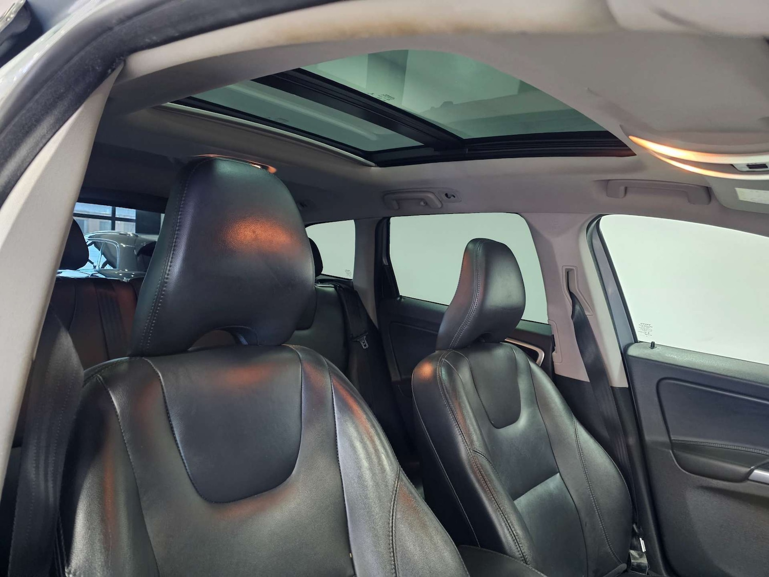 Used Volvo XC60 2016 for sale - 76972369: Photo 3