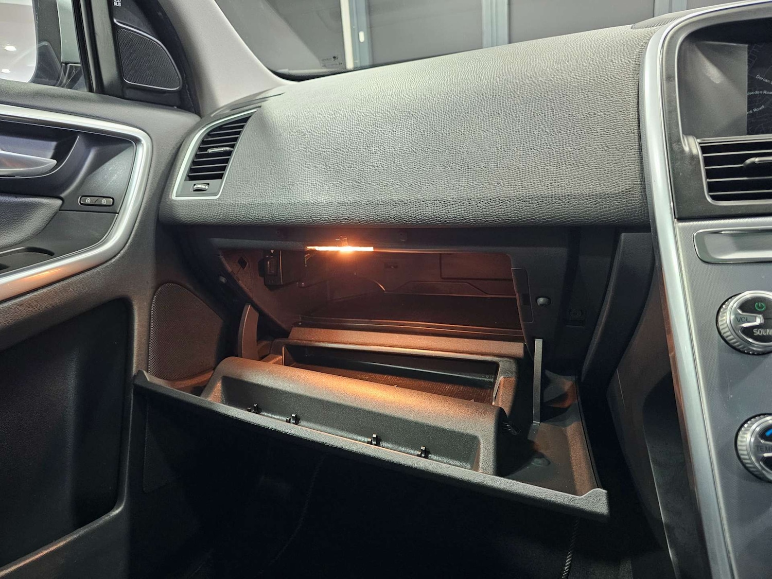 Used Volvo XC60 2016 for sale - 76972369: Photo 85