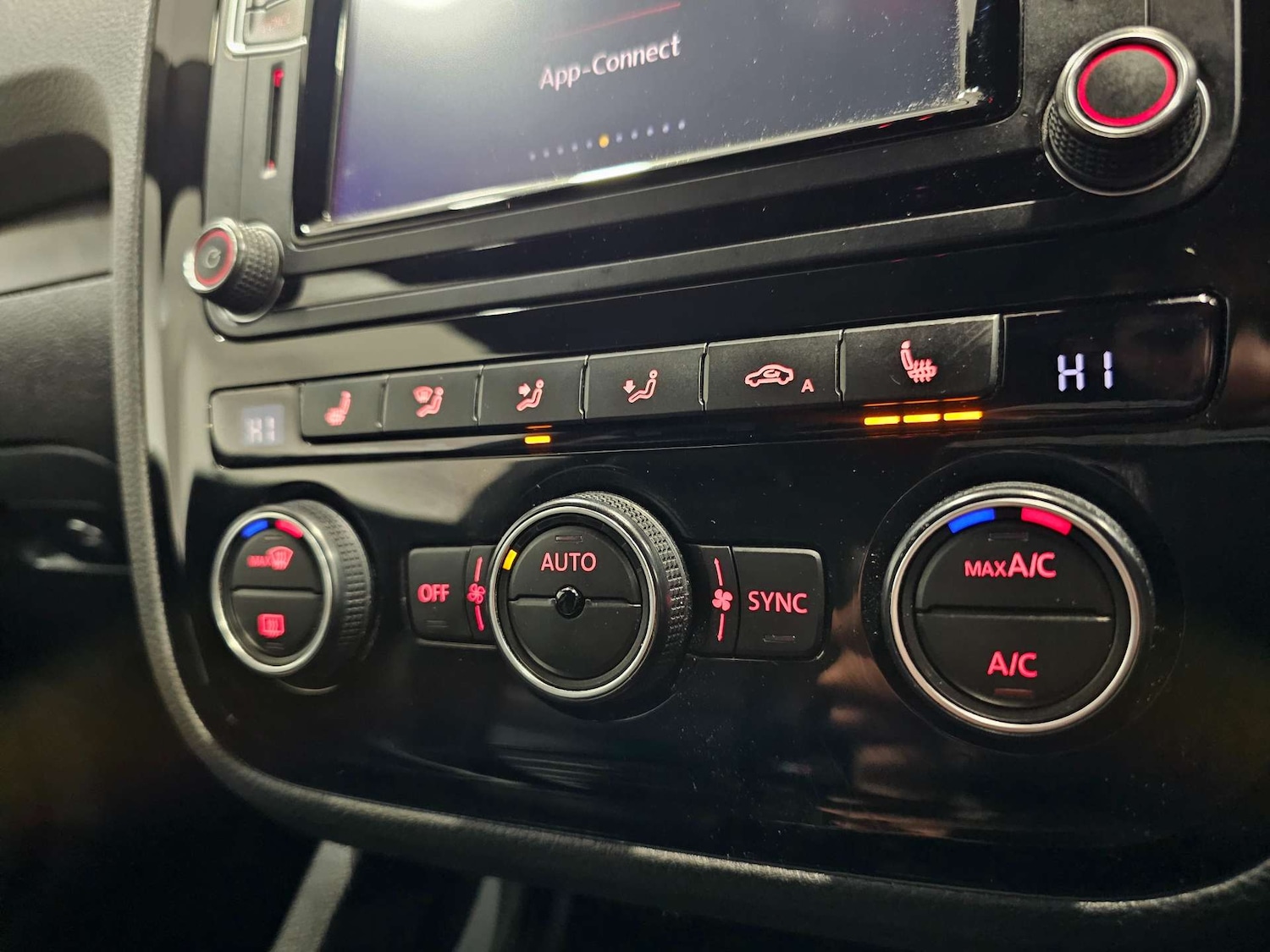 Used Volkswagen Scirocco 2017 for sale - 77590620: Photo 13