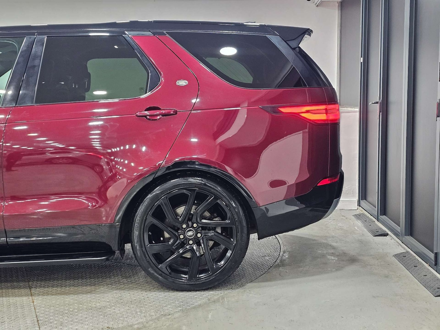 Used Land Rover Discovery 2017 for sale - 78055132: Photo 22