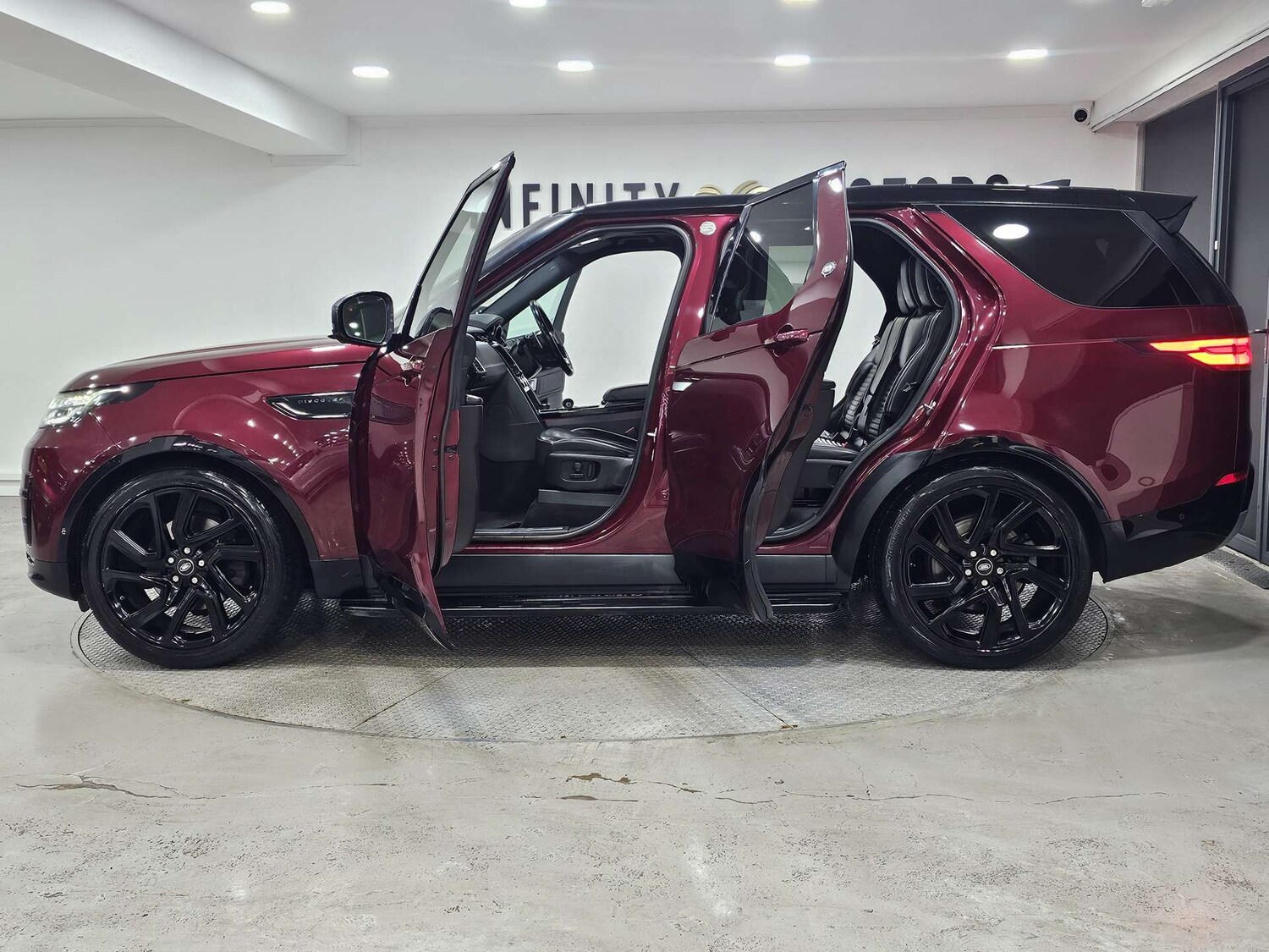 Used Land Rover Discovery 2017 for sale - 78055132: Photo 47