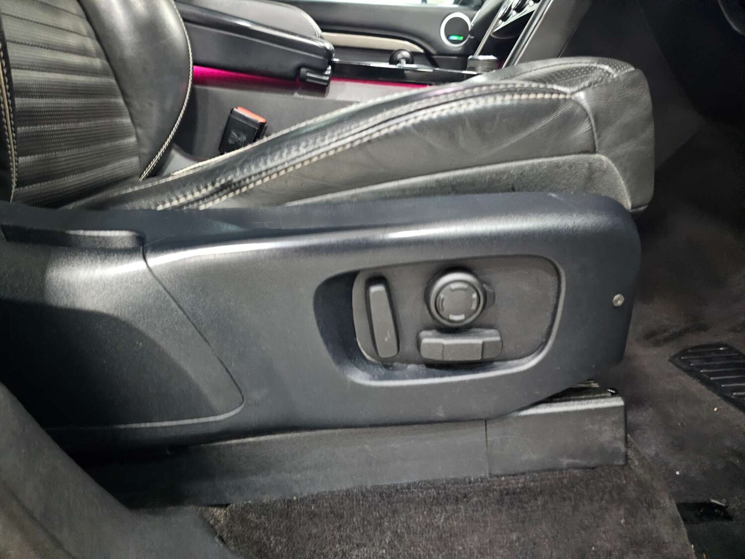 Used Land Rover Discovery 2017 for sale - 77937313: Photo 60