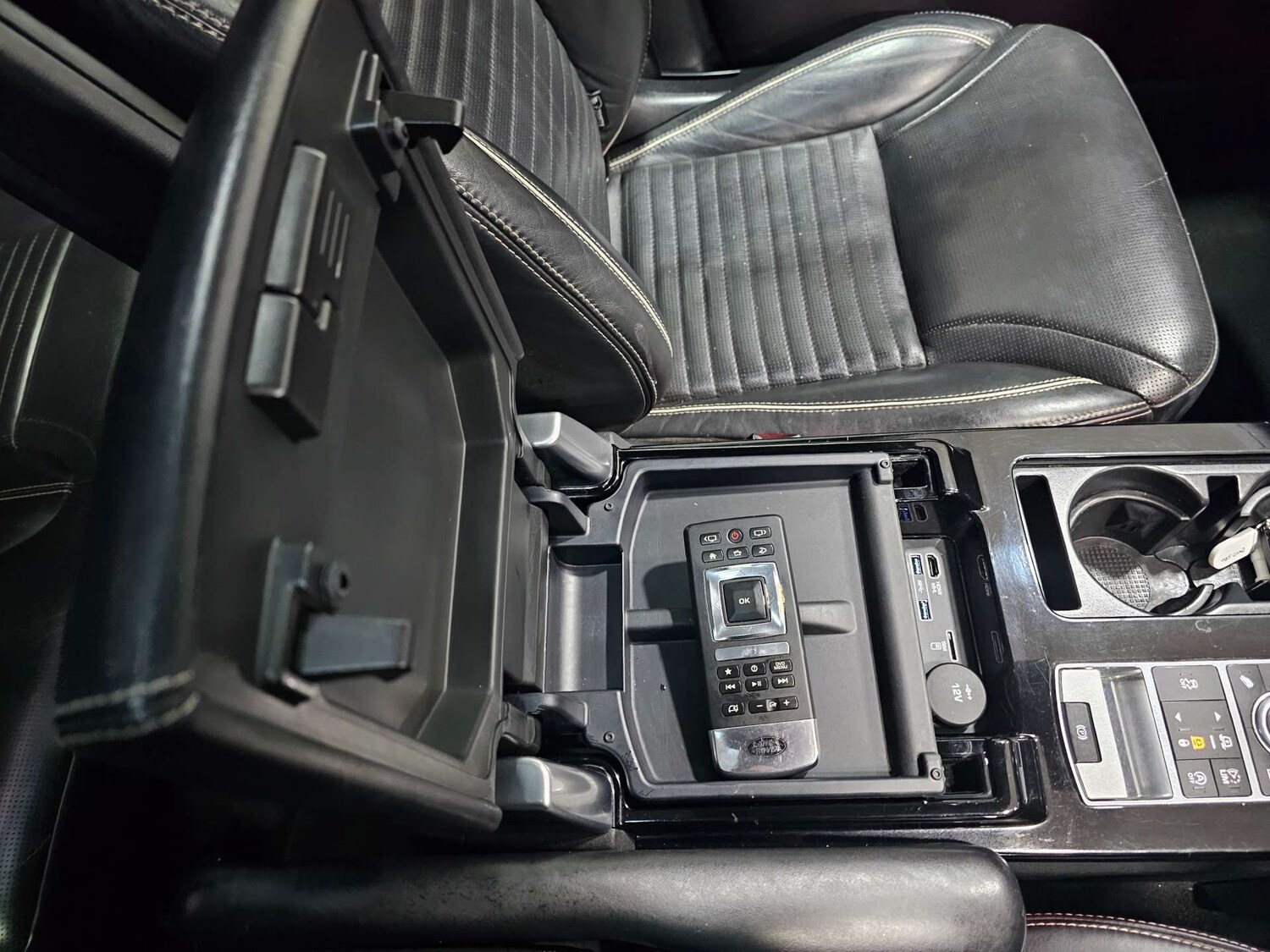 Used Land Rover Discovery 2017 for sale - 77937313: Photo 70