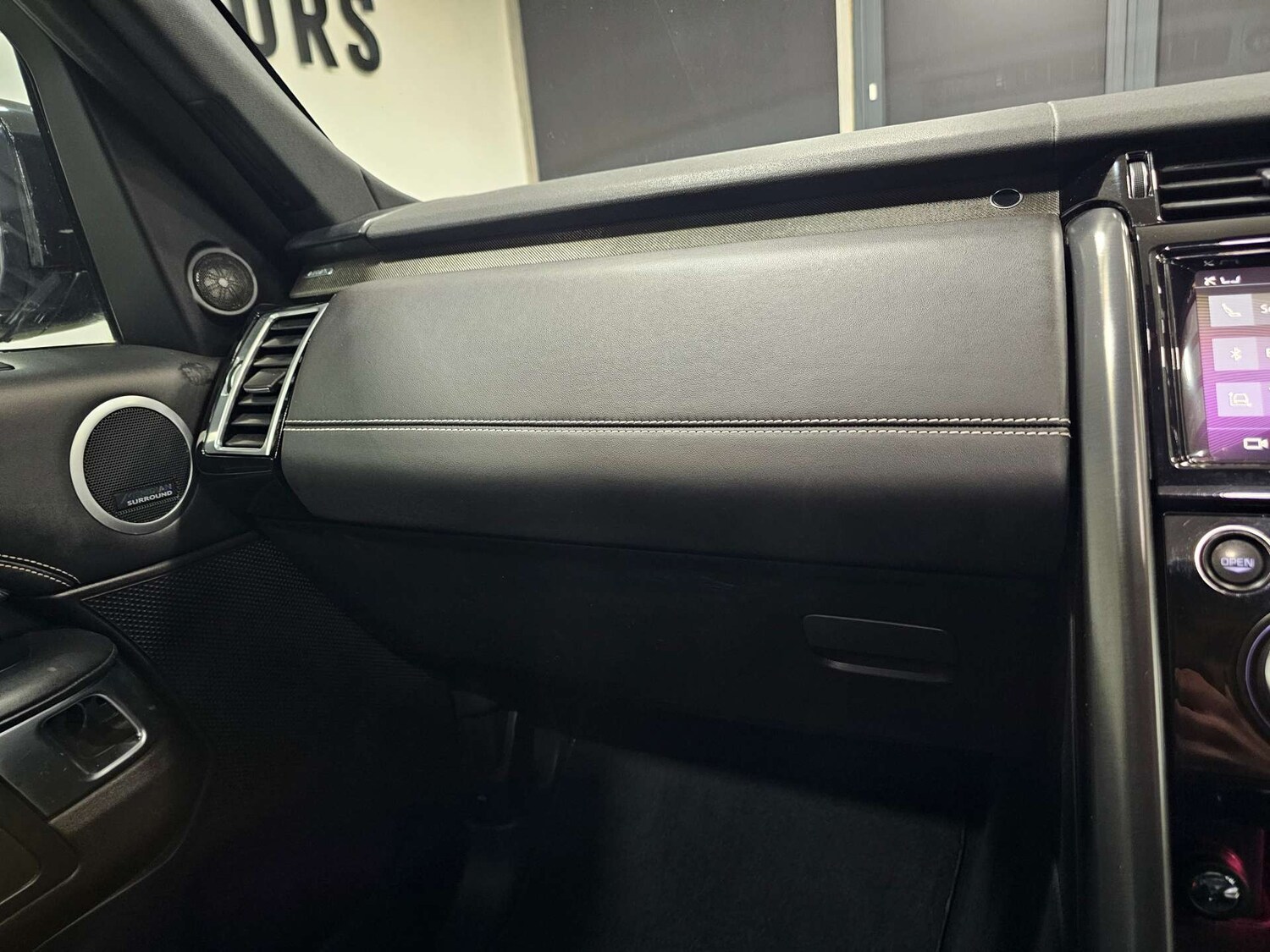 Used Land Rover Discovery 2017 for sale - 77937313: Photo 85