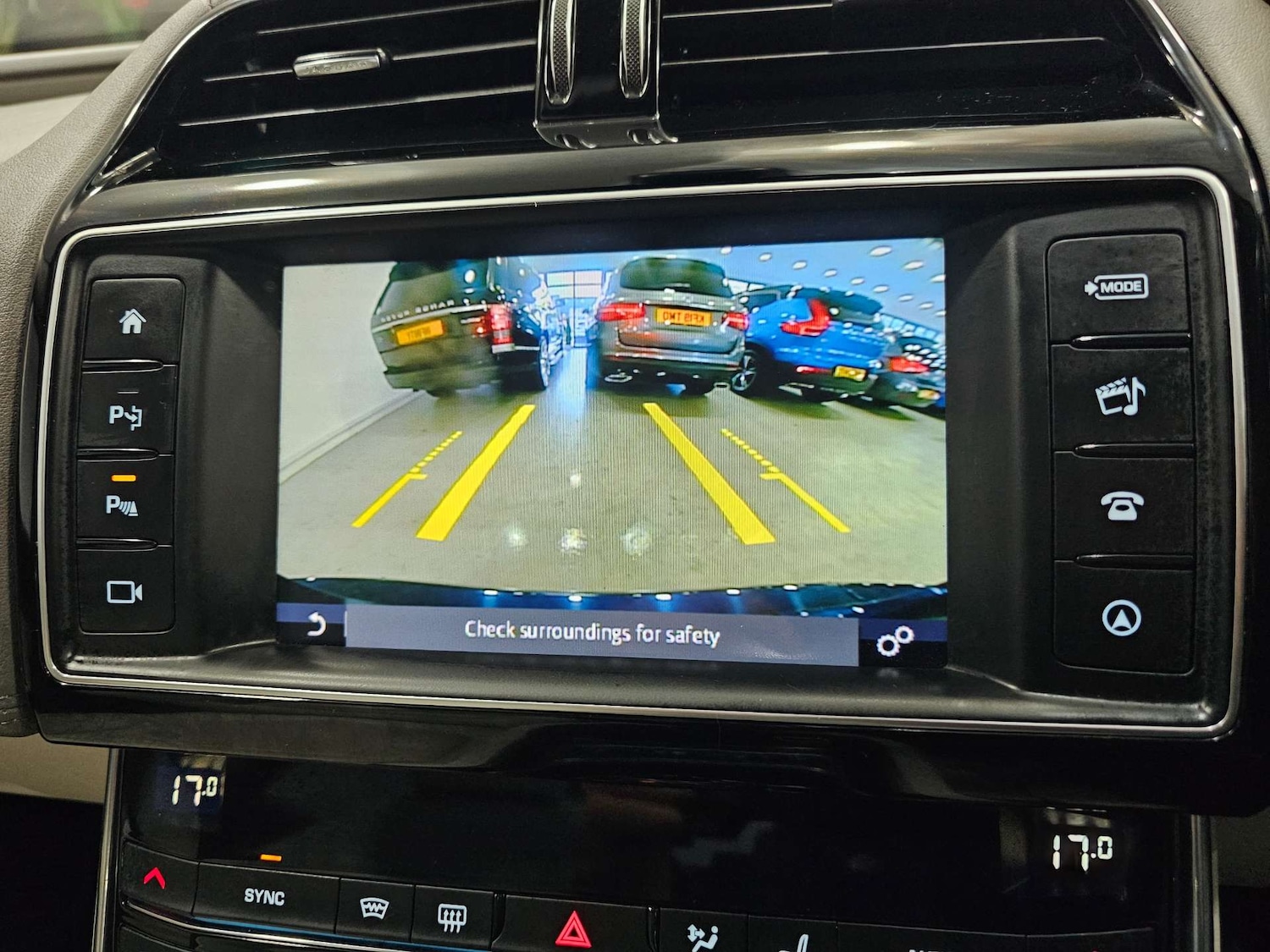 Used Jaguar XE 2017 for sale - 77025203: Photo 2