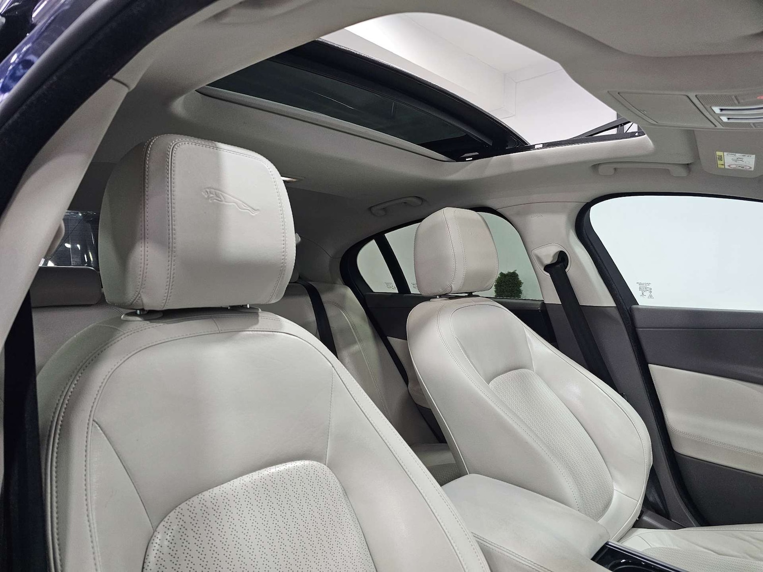 Used Jaguar XE 2017 for sale - 77025203: Photo 3