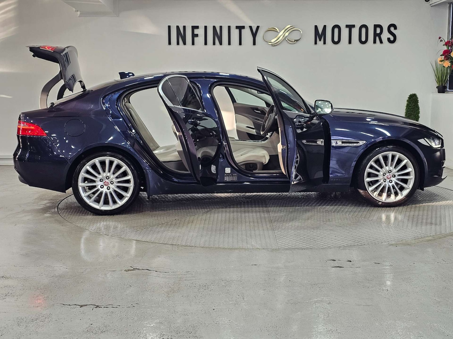 Used Jaguar XE 2017 for sale - 77025203: Photo 37