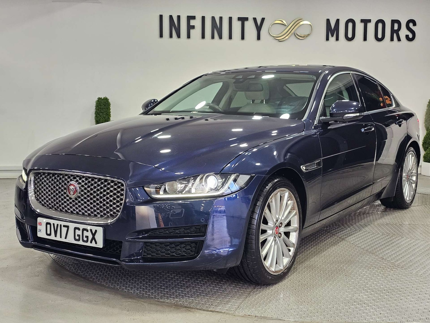 Used Jaguar XE 2017 for sale - 77025203: Photo 4