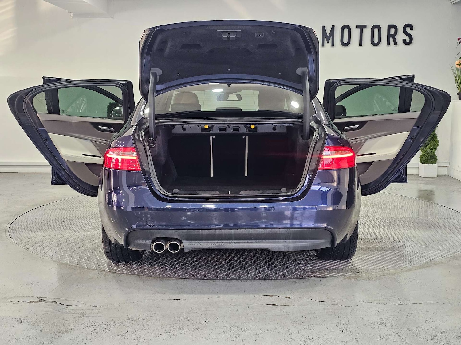 Used Jaguar XE 2017 for sale - 77025203: Photo 43