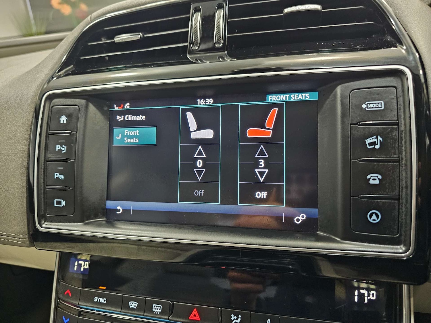 Used Jaguar XE 2017 for sale - 77025203: Photo 65