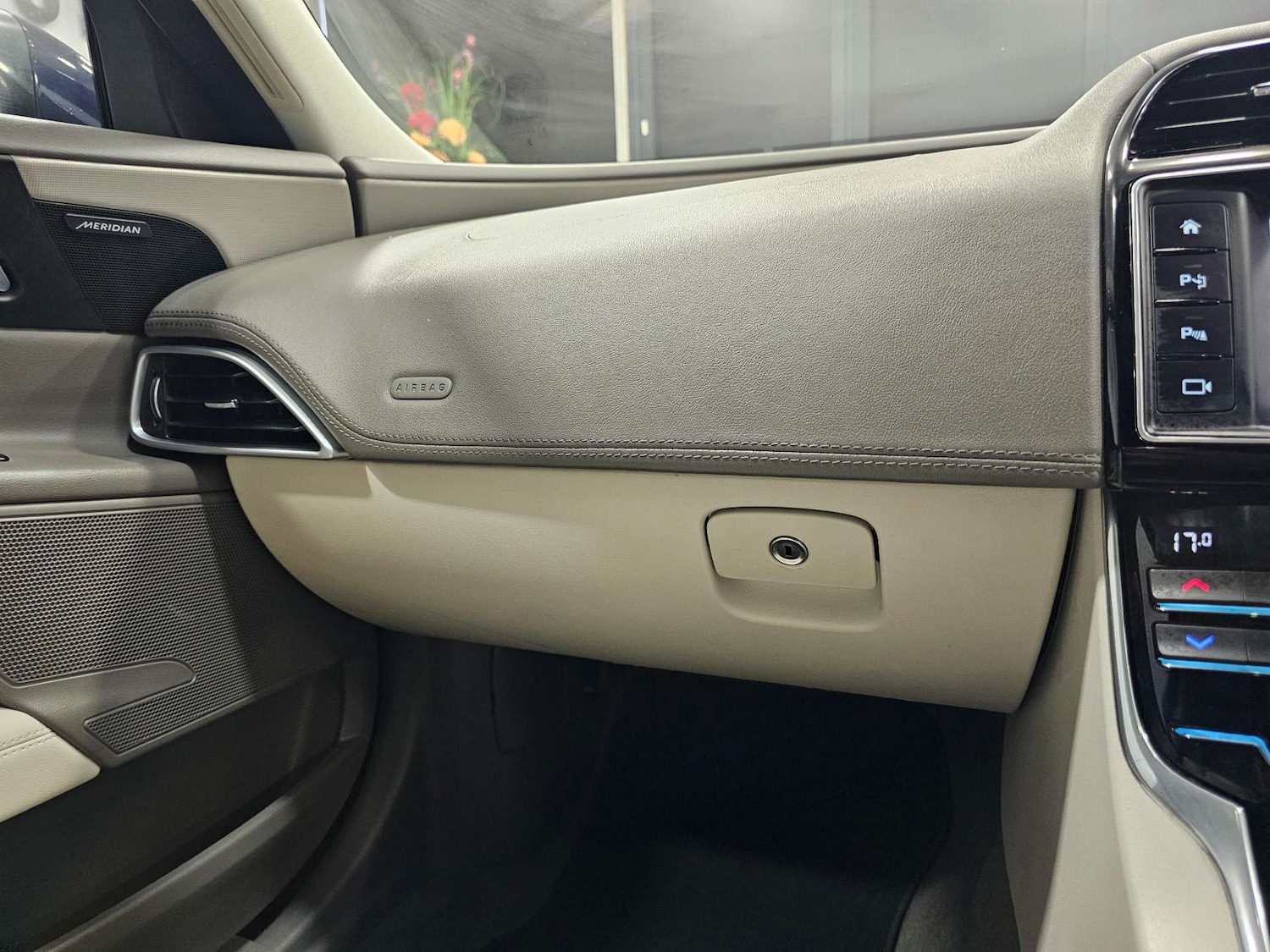 Used Jaguar XE 2017 for sale - 77025203: Photo 72