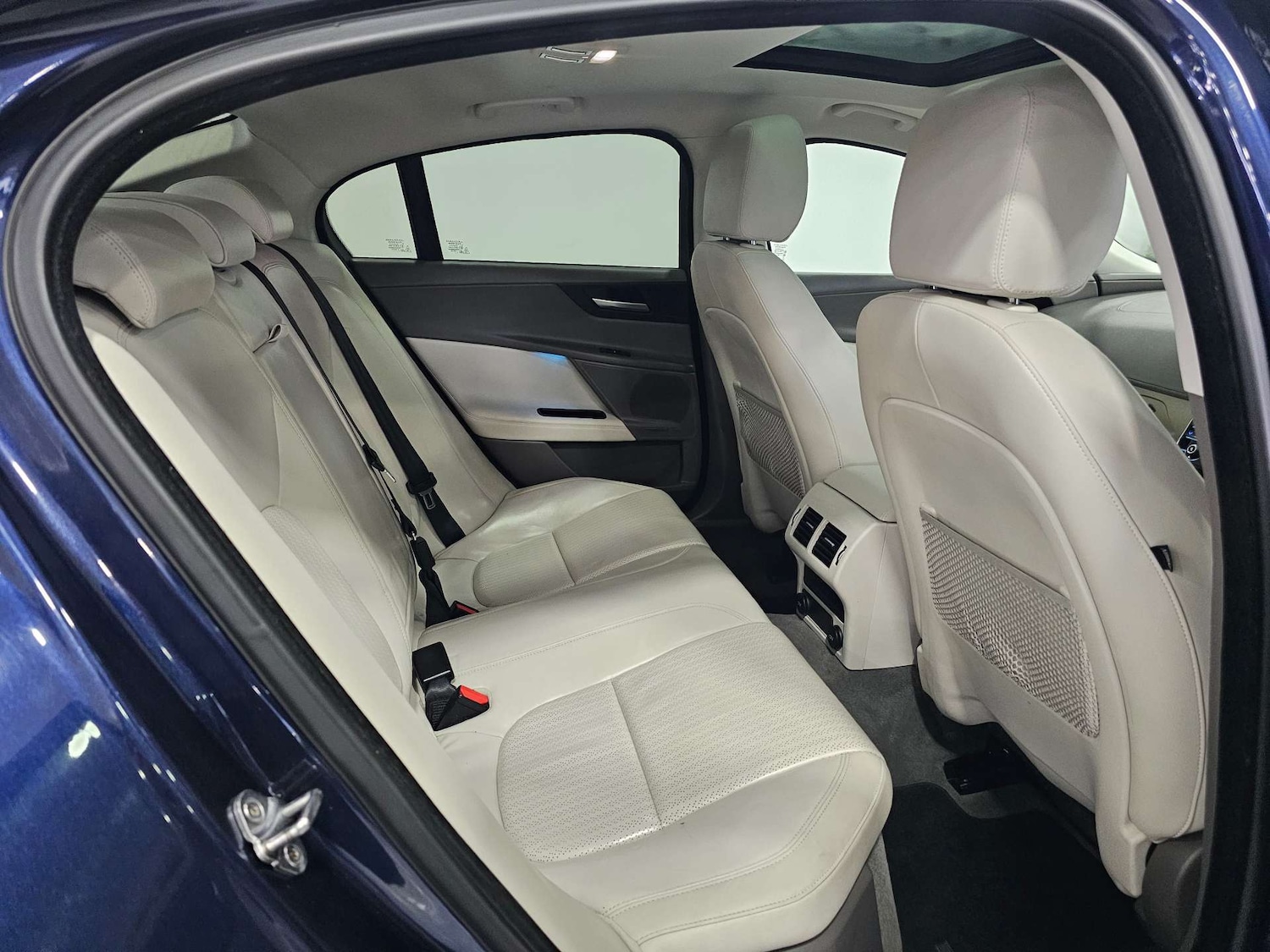 Used Jaguar XE 2017 for sale - 77025203: Photo 76