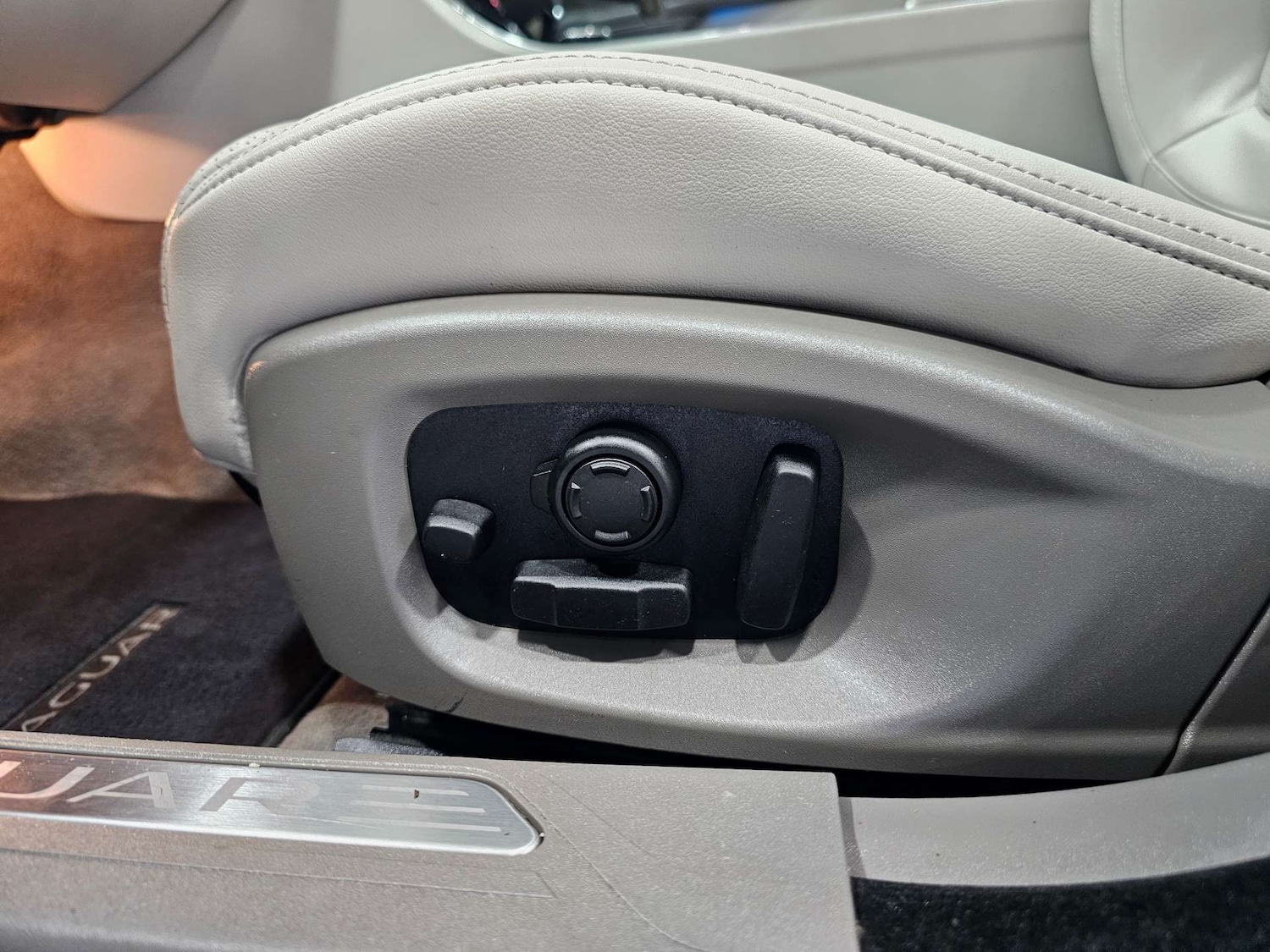 Used Jaguar XE 2017 for sale - 77025203: Photo 89