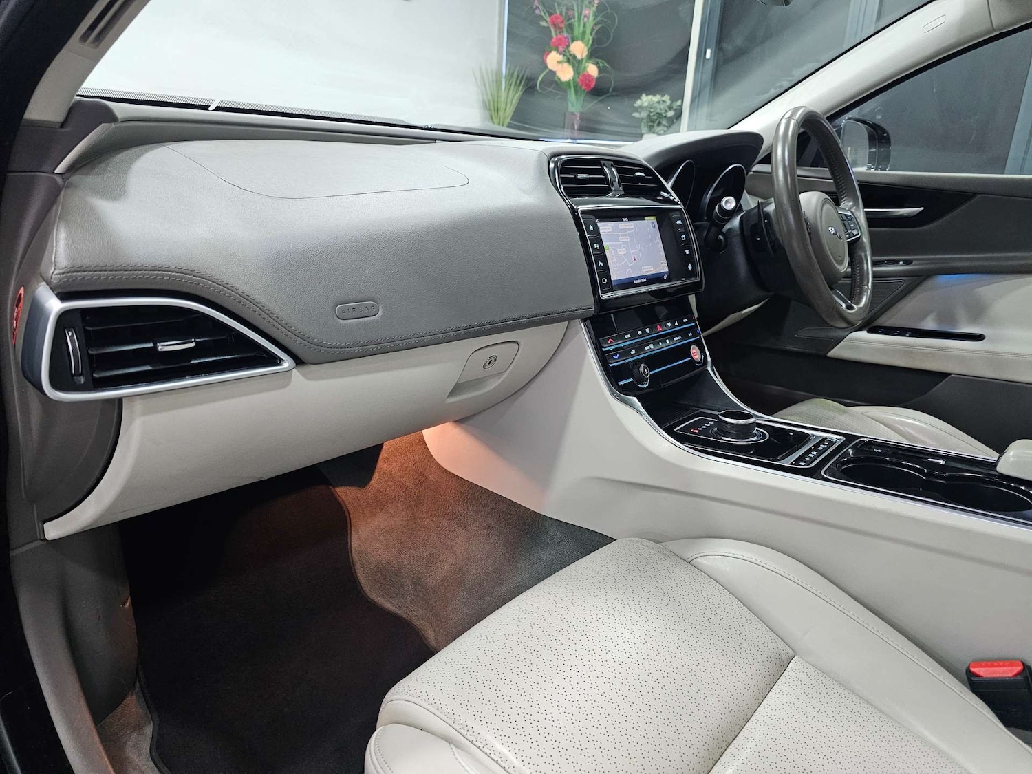 Used Jaguar XE 2017 for sale - 77025203: Photo 90