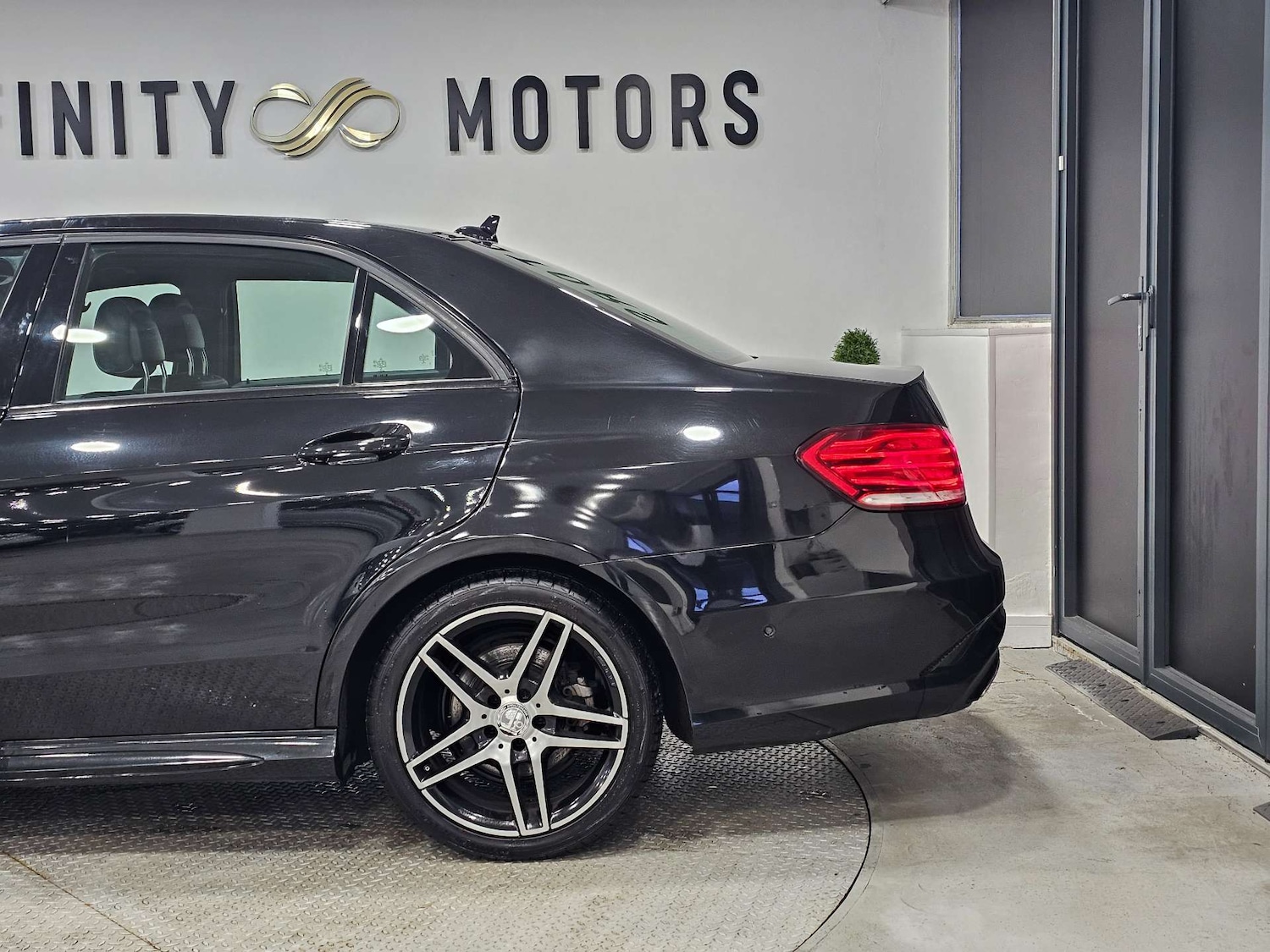 Used Mercedes-Benz E Class 2015 for sale - 77477845: Photo 21