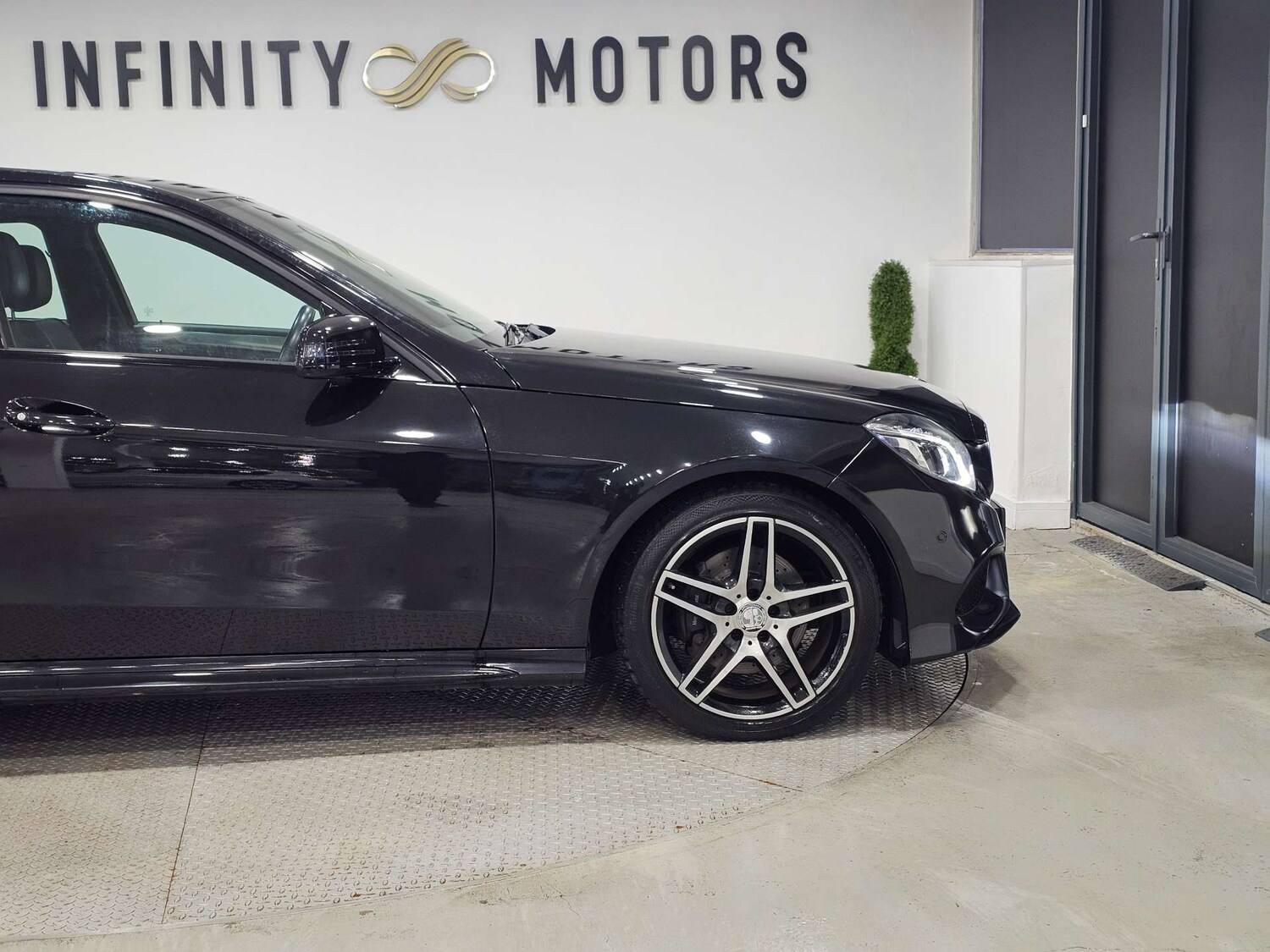 Used Mercedes-Benz E Class 2015 for sale - 77477845: Photo 36