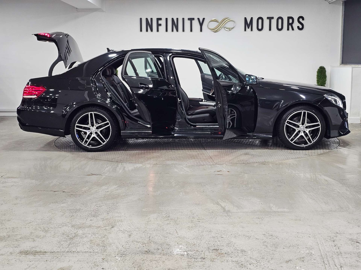 Used Mercedes-Benz E Class 2015 for sale - 77477845: Photo 42