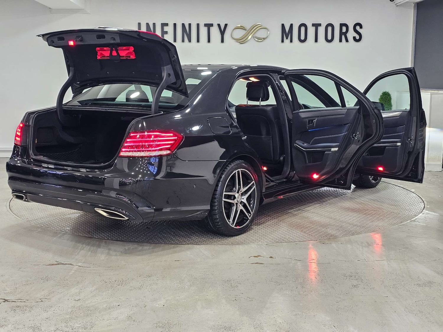 Used Mercedes-Benz E Class 2015 for sale - 77477845: Photo 49