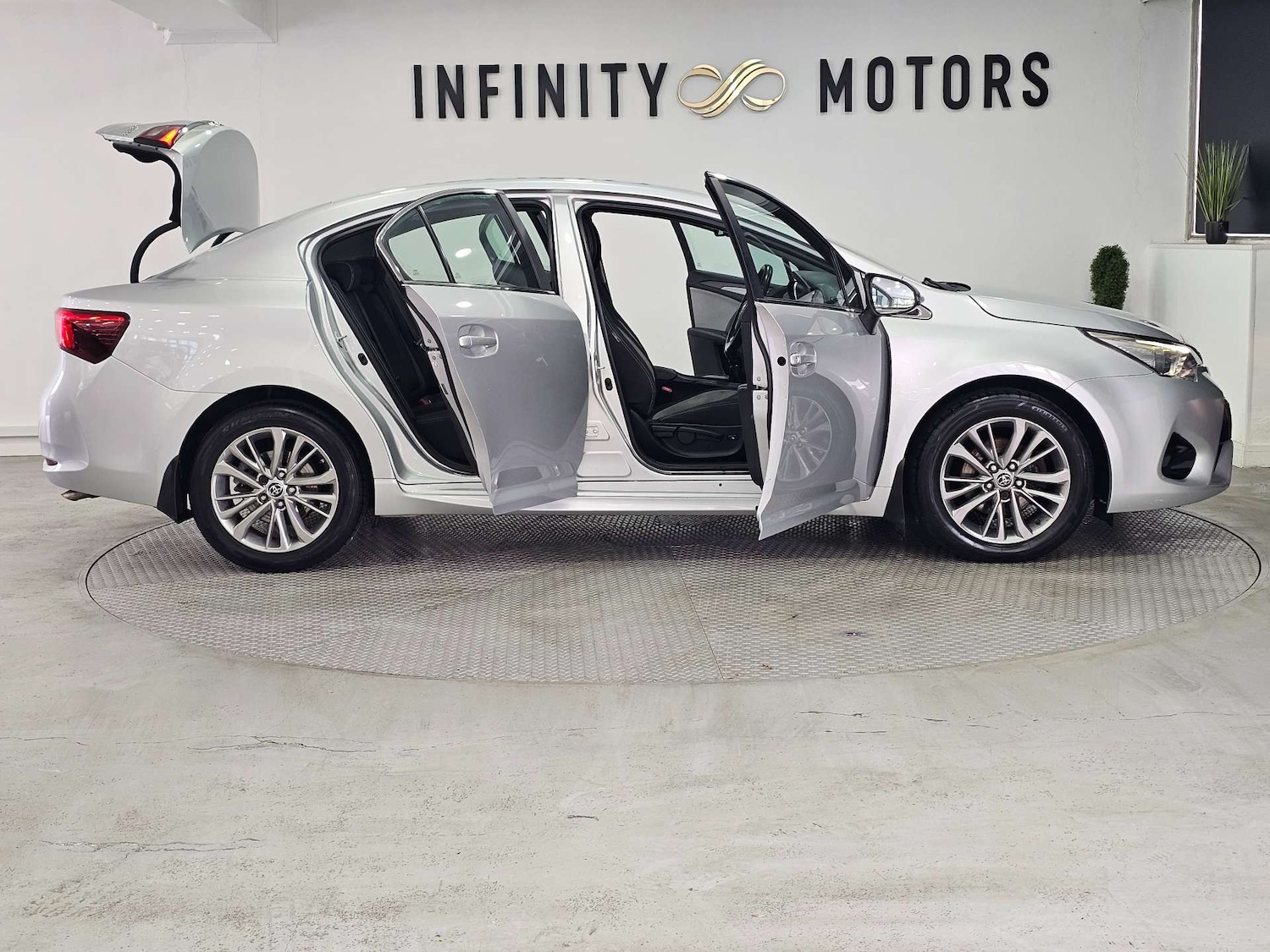 Used Toyota Avensis 2015 for sale - 77417605: Photo 42