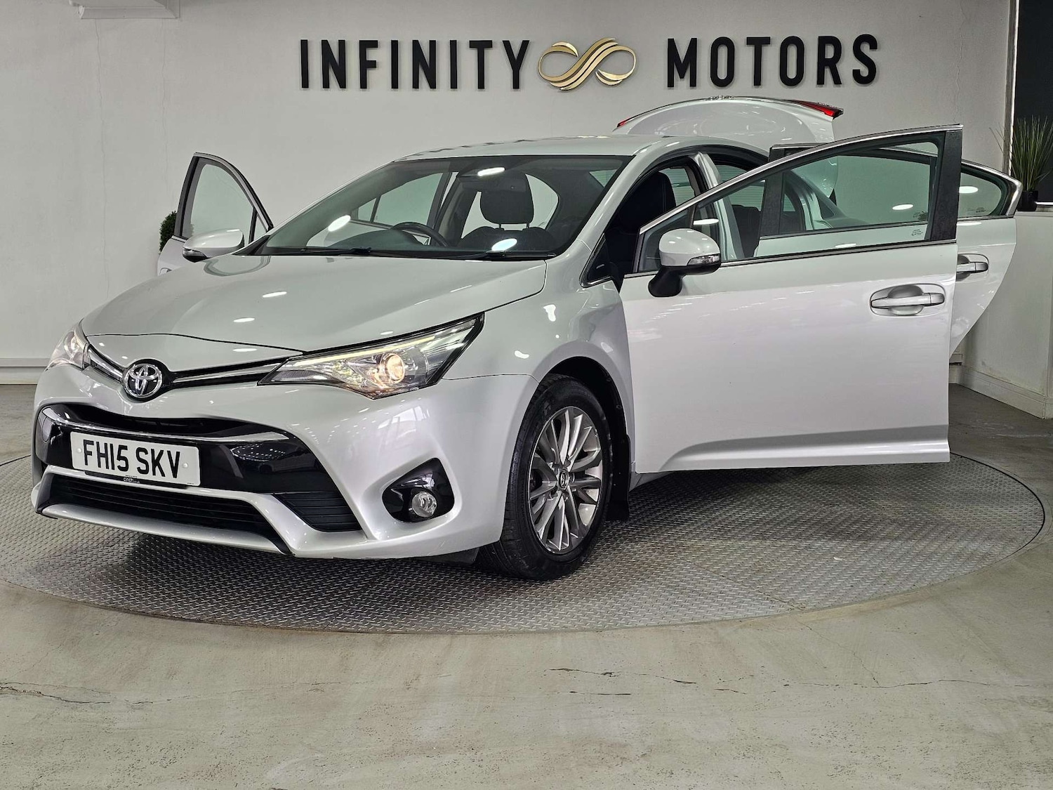 Used Toyota Avensis 2015 for sale - 77417605: Photo 45