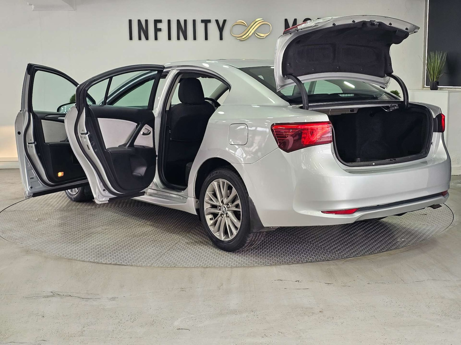 Used Toyota Avensis 2015 for sale - 77417605: Photo 47