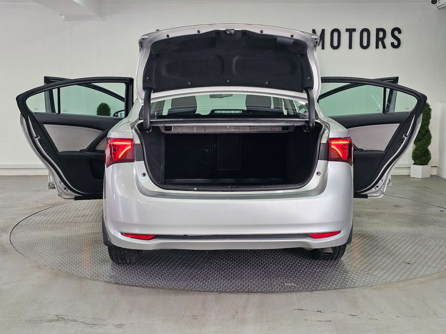 Used Toyota Avensis 2015 for sale - 77417605: Photo 48