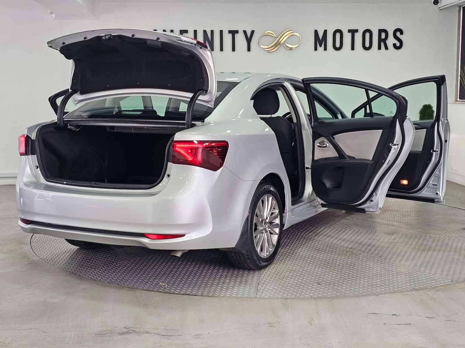 Used Toyota Avensis 2015 for sale - 77417605: Photo 49