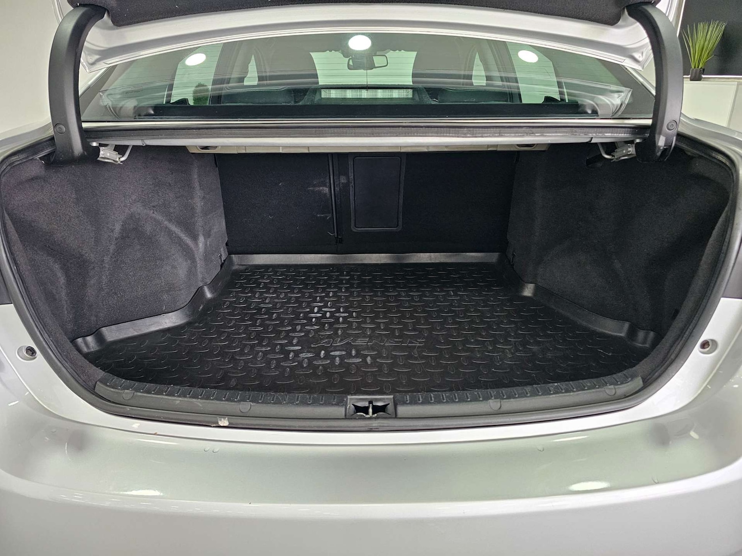 Used Toyota Avensis 2015 for sale - 77417605: Photo 50