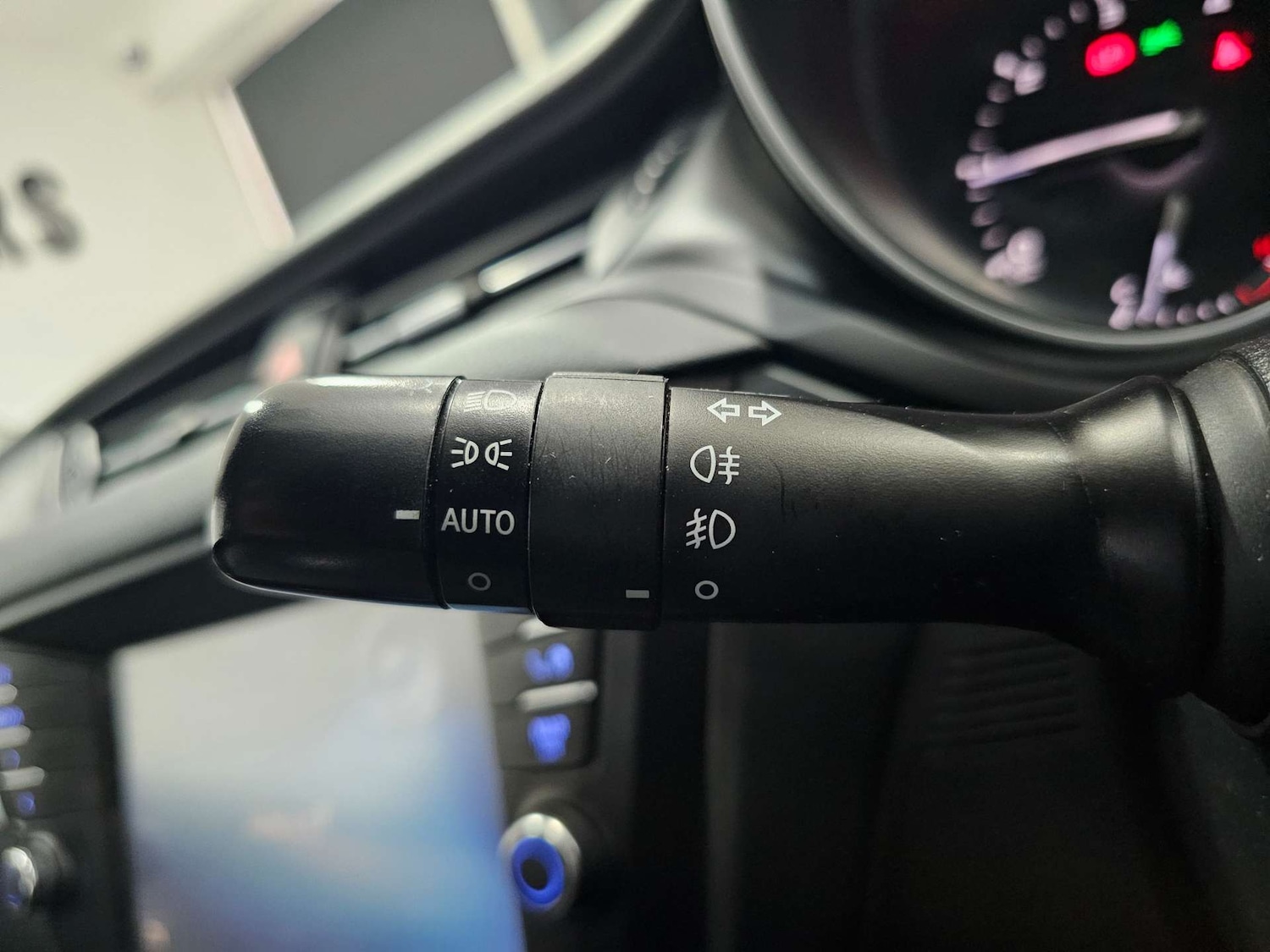 Used Toyota Avensis 2015 for sale - 77417605: Photo 61