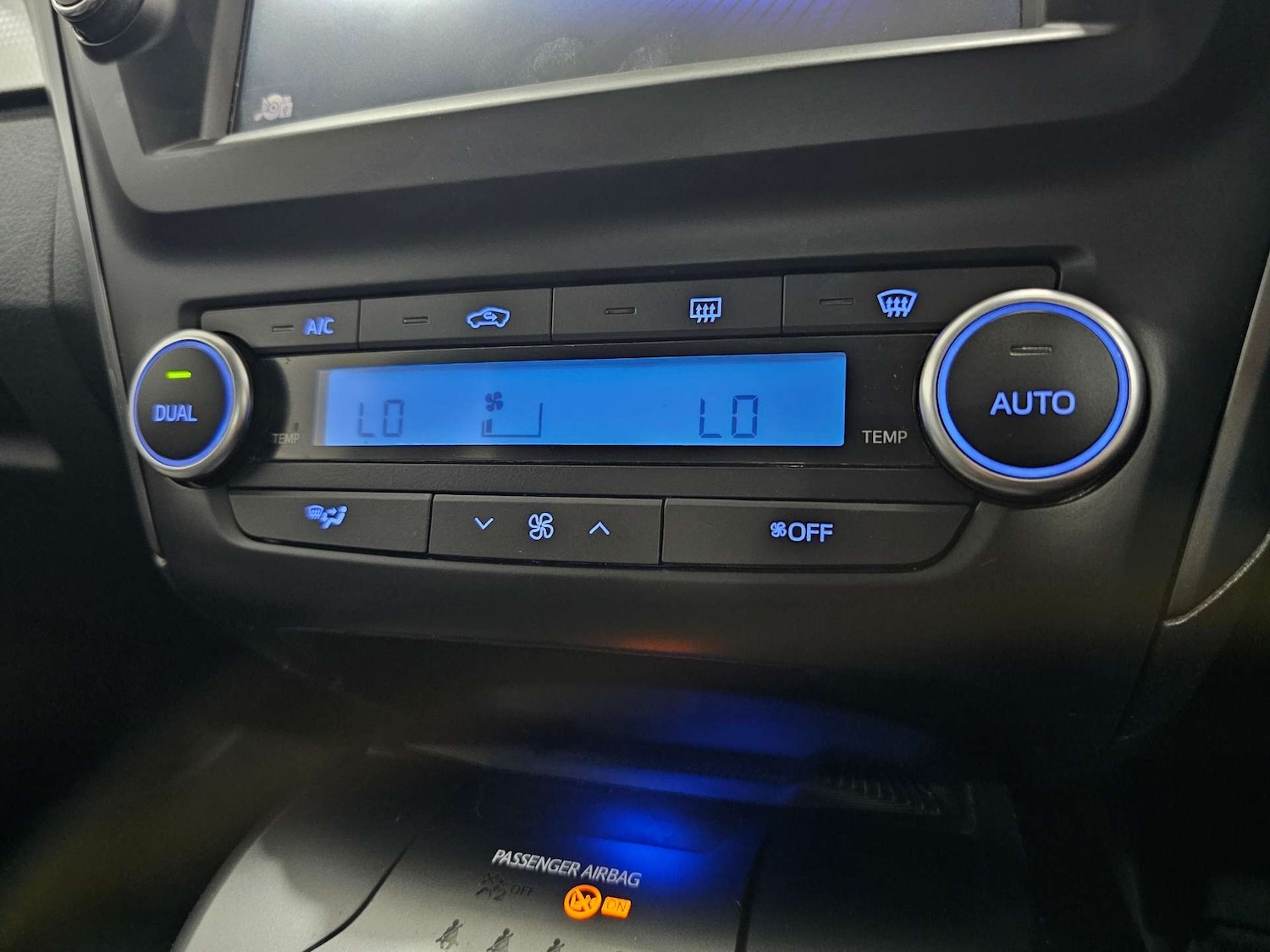 Used Toyota Avensis 2015 for sale - 77417605: Photo 65