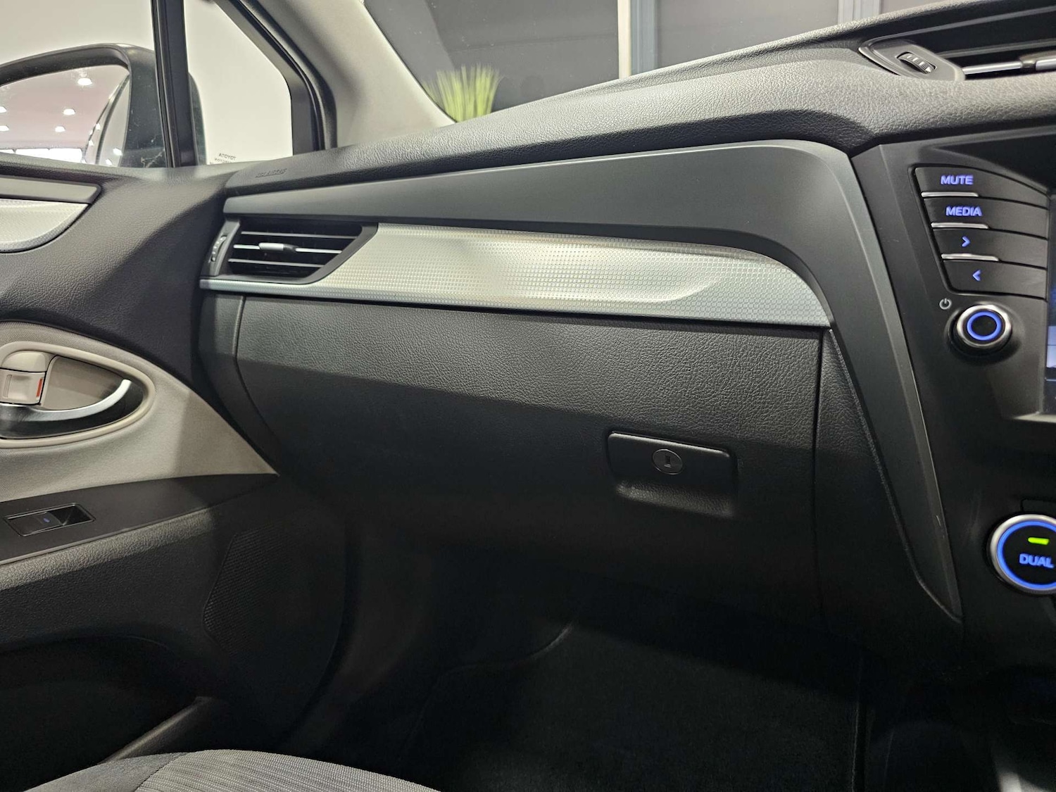 Used Toyota Avensis 2015 for sale - 77417605: Photo 71