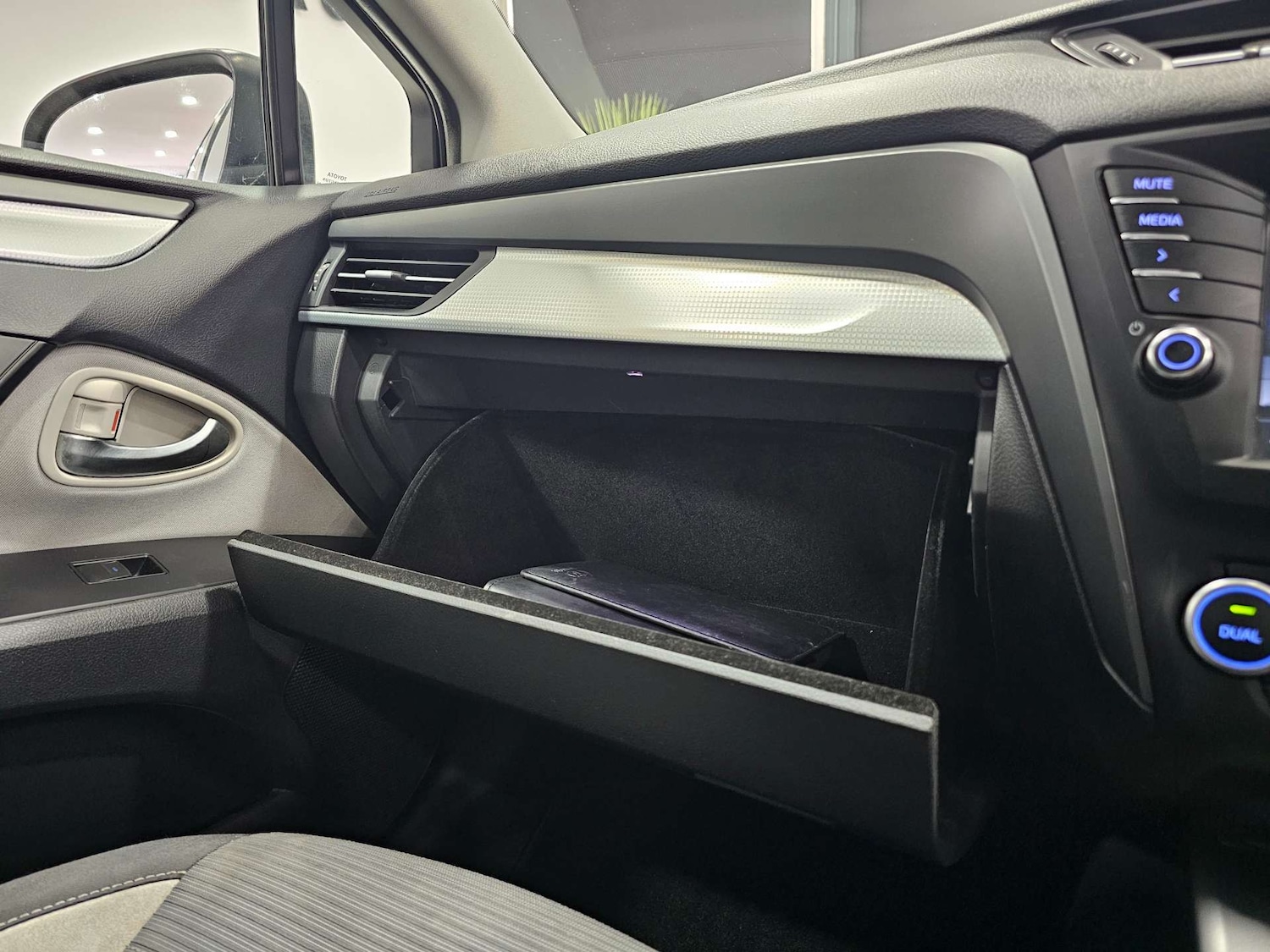 Used Toyota Avensis 2015 for sale - 77417605: Photo 72