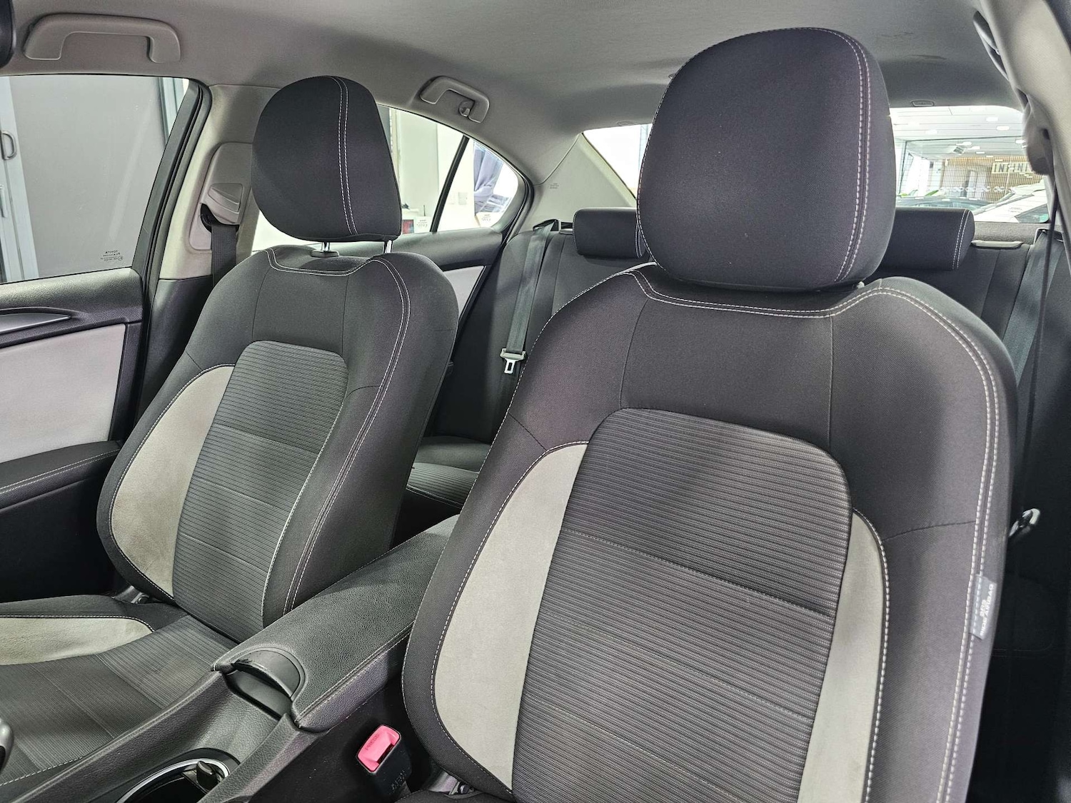 Used Toyota Avensis 2015 for sale - 77417605: Photo 86