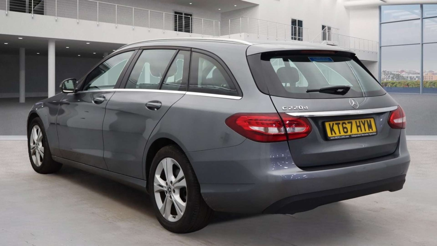 Used Mercedes-Benz C Class 2018 for sale - 76972495: Photo 4