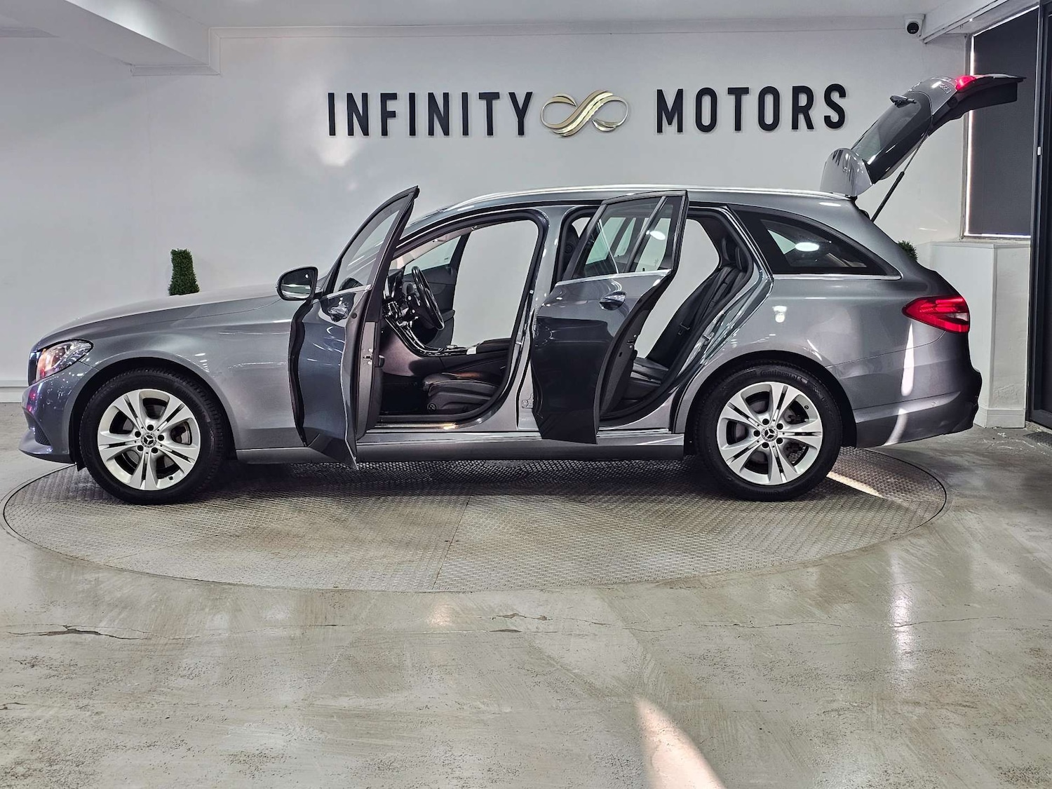 Used Mercedes-Benz C Class 2018 for sale - 76972495: Photo 46