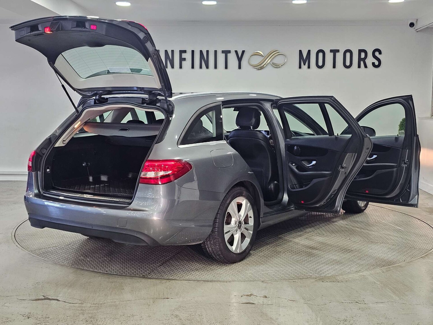 Used Mercedes-Benz C Class 2018 for sale - 76972495: Photo 49