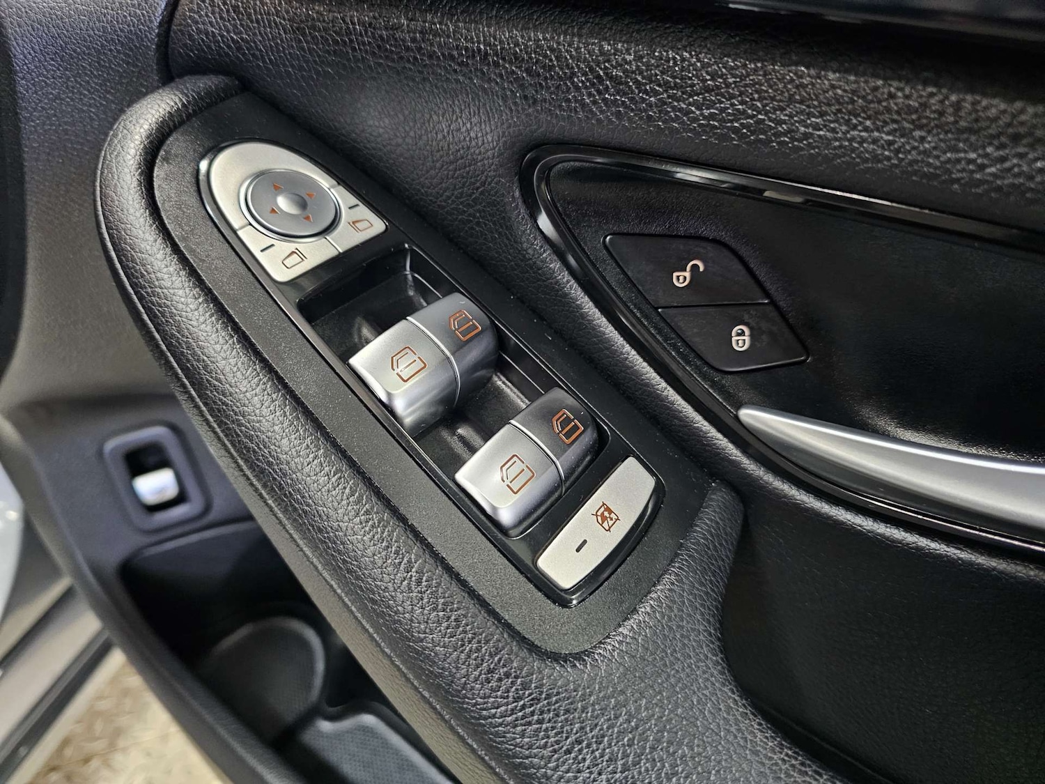 Used Mercedes-Benz C Class 2018 for sale - 76972495: Photo 54