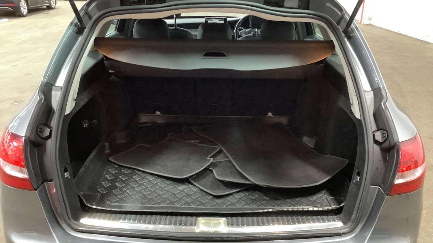 Used Mercedes-Benz C Class 2018 for sale - 76972495: Photo 9