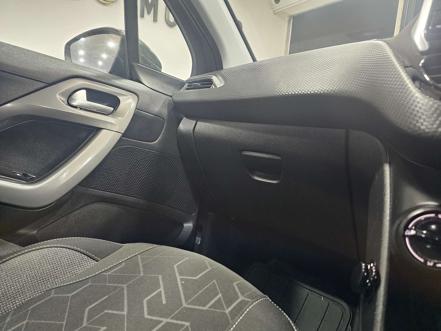 Used Peugeot 2008 2018 for sale - 77310990: Photo 71