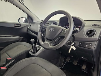 Used Hyundai i10 2017 for sale - 78356372: Photo