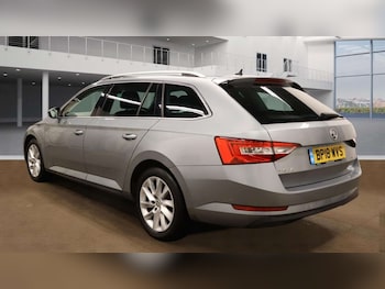 Used Skoda Superb 2018 for sale - 76972470: Photo