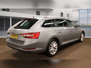 Used Skoda Superb 2018 for sale - 76972470: Photo