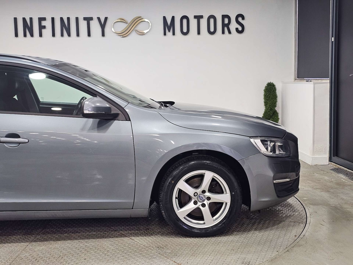 Used Volvo V60 2018 for sale - 77420191: Photo 37