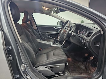 Used Volvo V60 2018 for sale - 77420191: Photo
