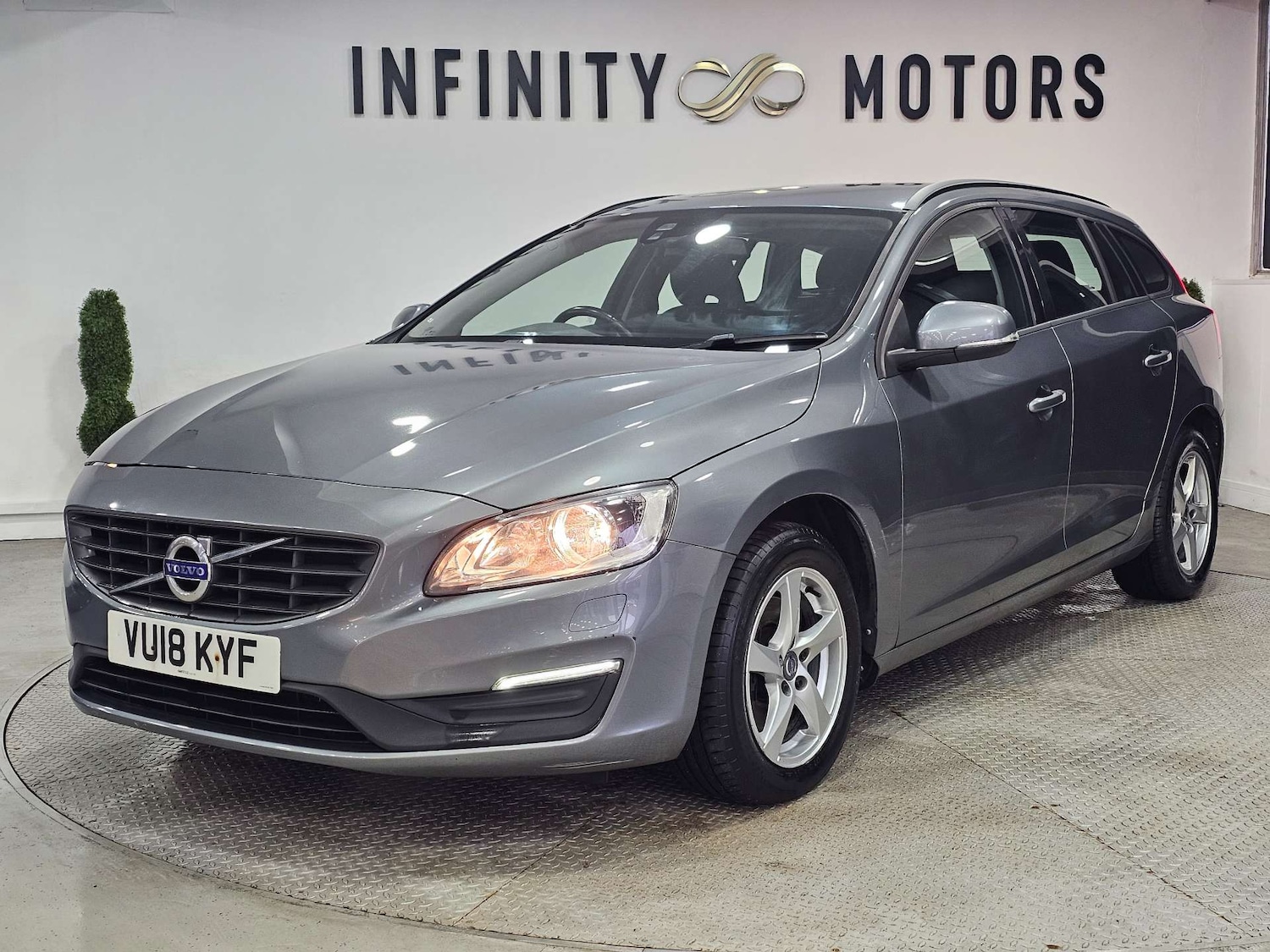 Used Volvo V60 2018 for sale - 77420191: Photo 4
