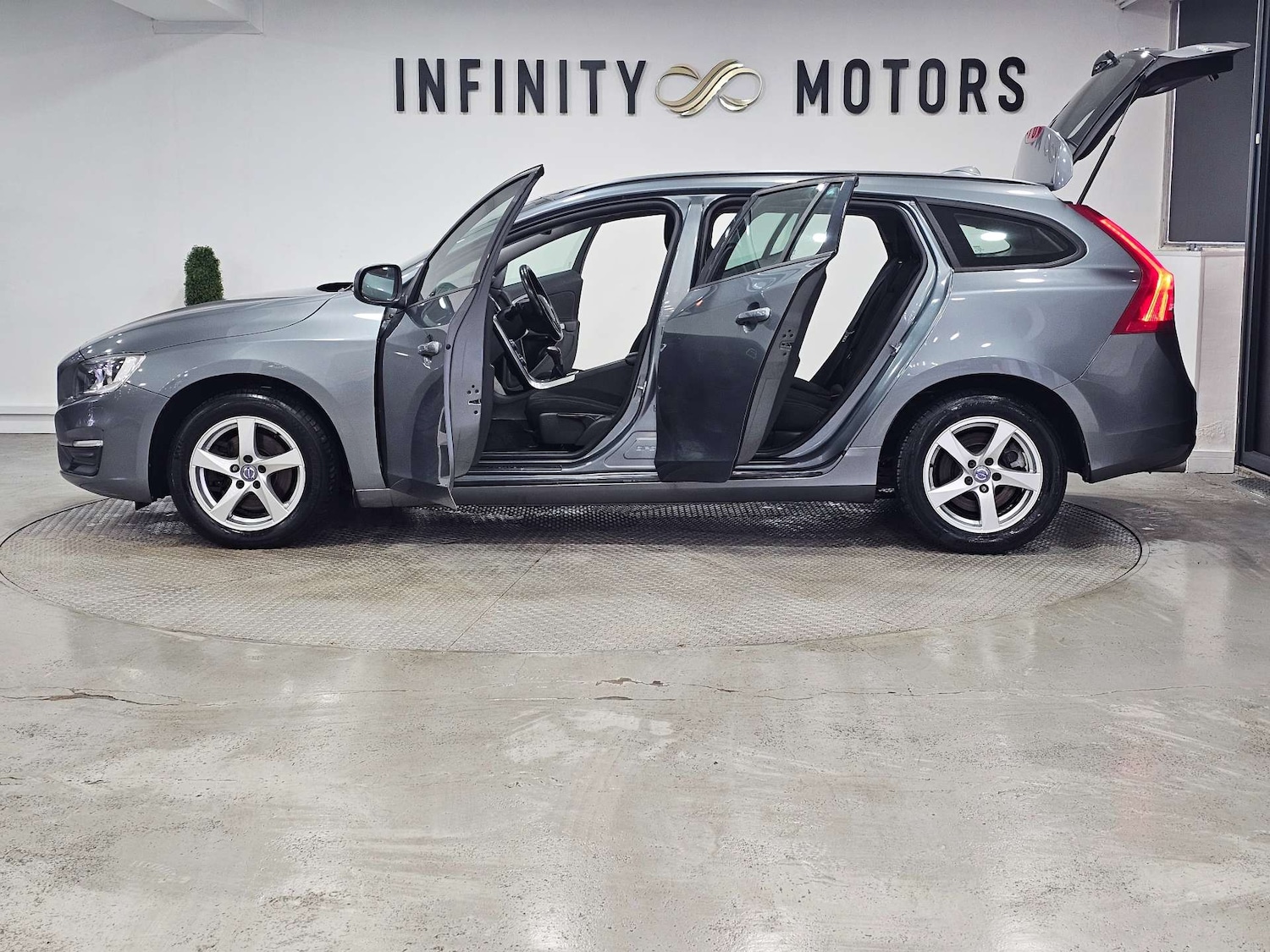 Used Volvo V60 2018 for sale - 77420191: Photo 47