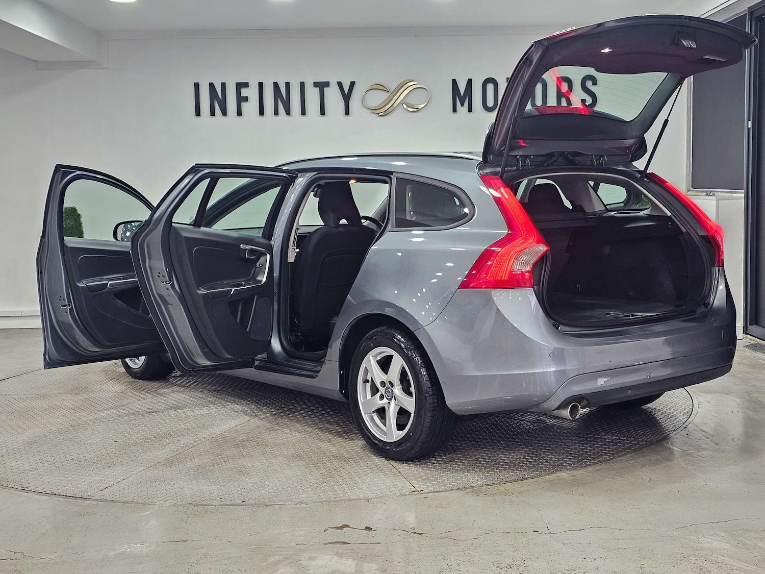 Used Volvo V60 2018 for sale - 77420191: Photo 48