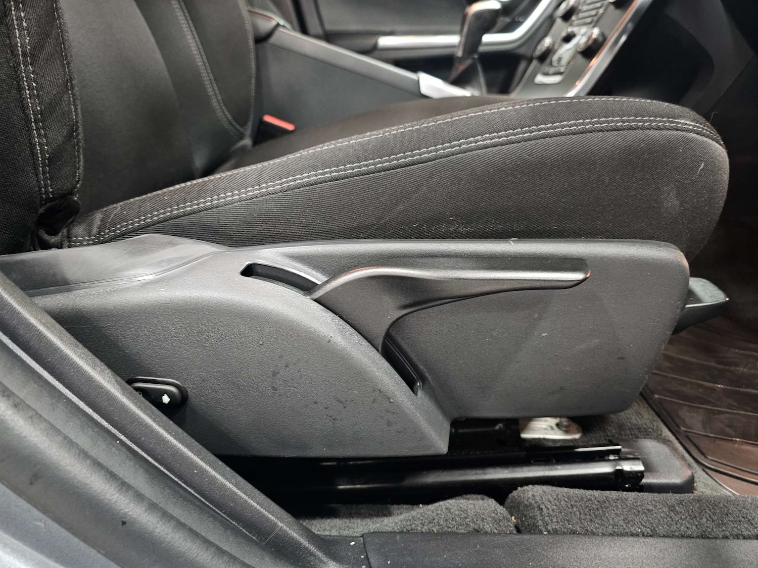 Used Volvo V60 2018 for sale - 77420191: Photo 58